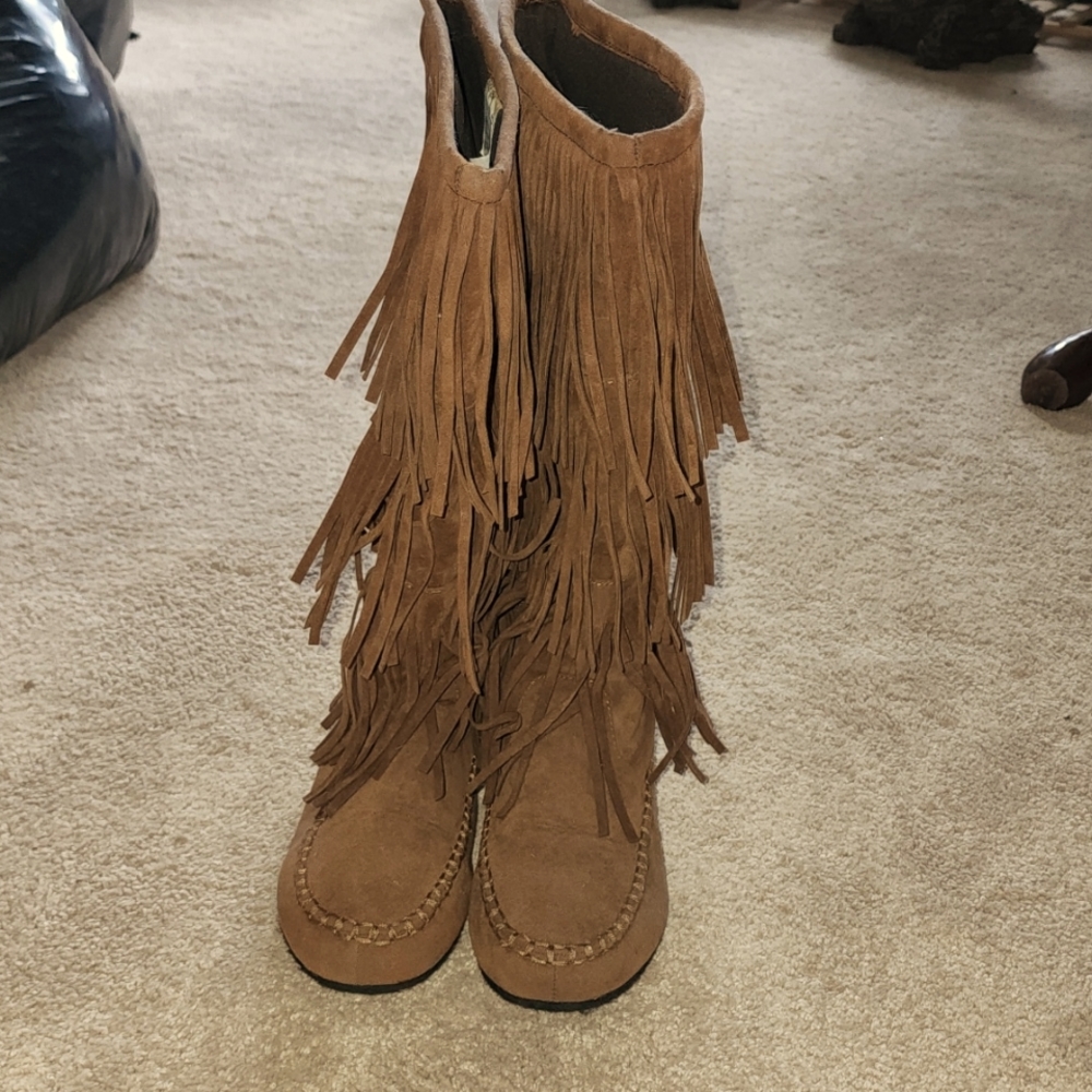 Fringe boots
